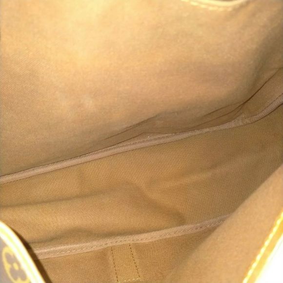 LOUIS VUITTON Authentic
Monogram Saumur 35 Handbag - Picture 9 of 11